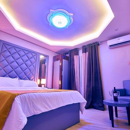 فندق أجنحة دابل إم إكسكويزيت آند لاونج Ogombo المظهر الخارجي الصورة